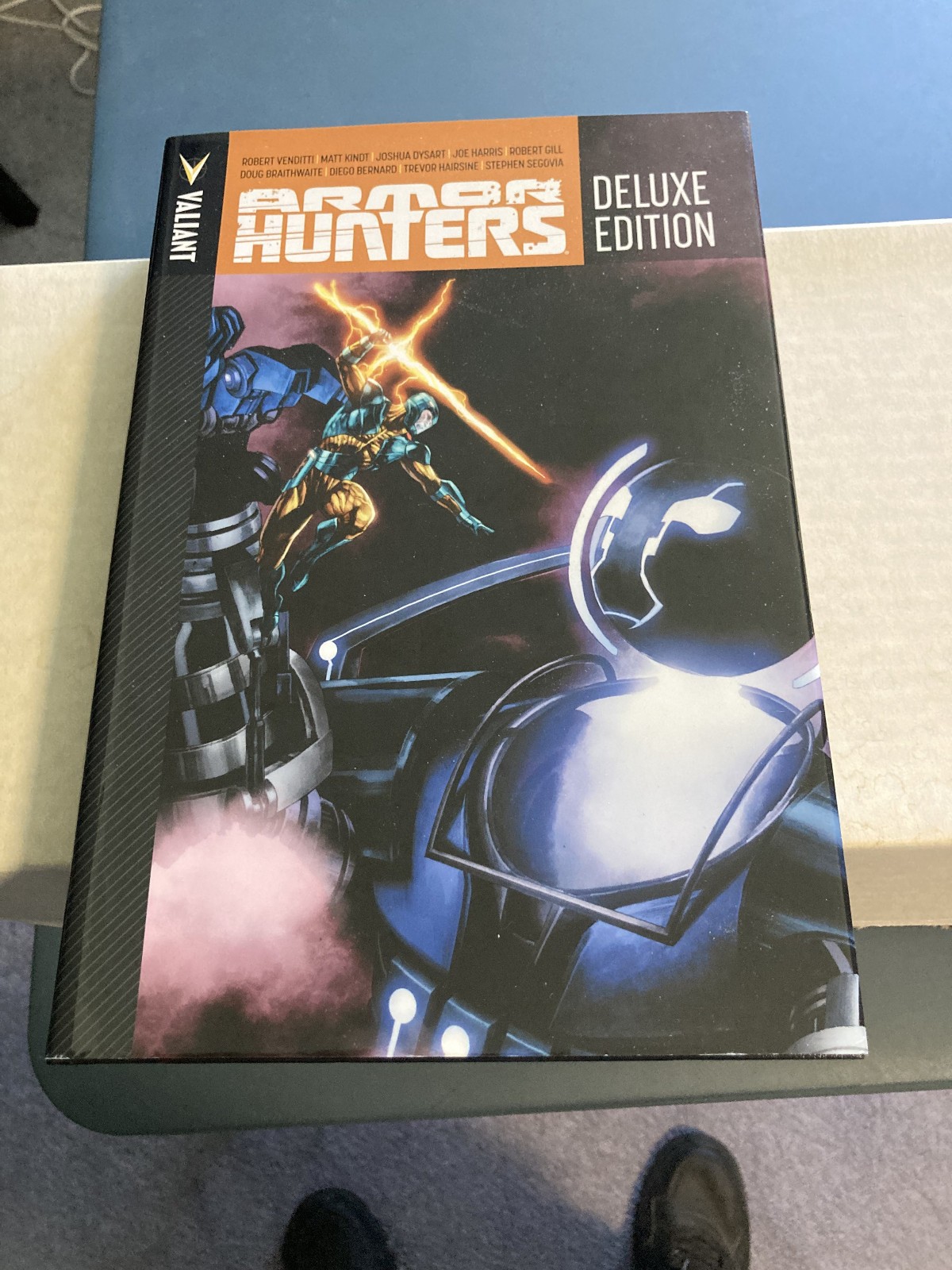 VALIANT DELUXE EDITION ARMOR HUNTERS, VALIANT, GREAT CONDITION