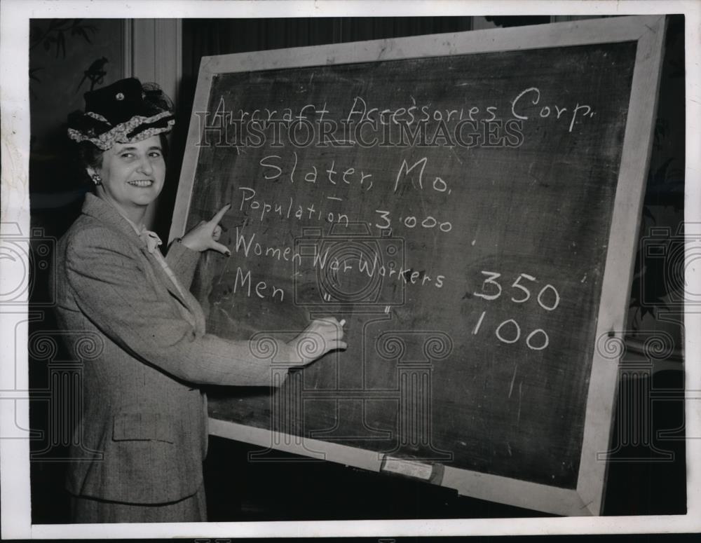 1943 Press Photo New York Mrs.Annie Rogers Sandbach at NAM Convention NYC