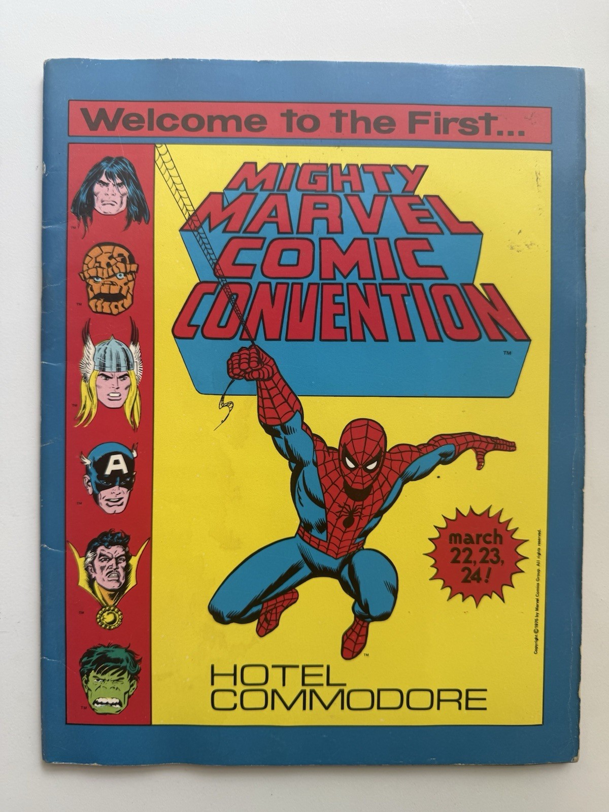 VINTAGE 1975 MIGHTY MARVEL COMIC CONVENTION Program Book Spider-Man Bag & Board