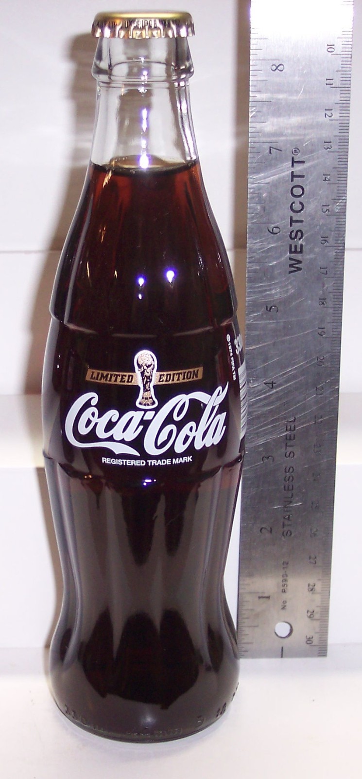 World Cup Coming.....Coca-Cola LE 330 ml UK FIFA 98 World Cup Soccer Coke Bottle