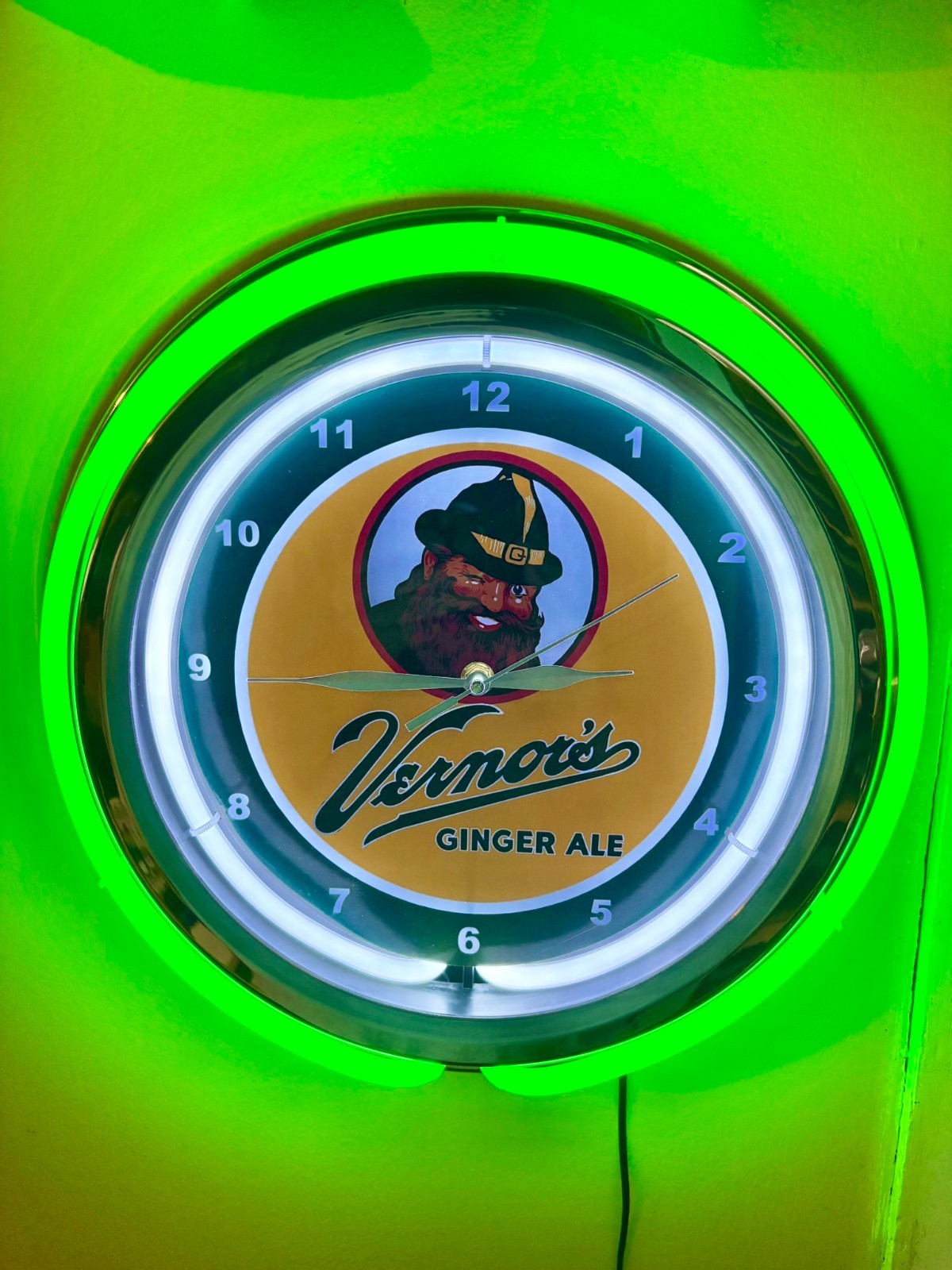Vernor\'s Ginger Ale Michigan Soda Fountain Neon Style Retro LED Clock Sign