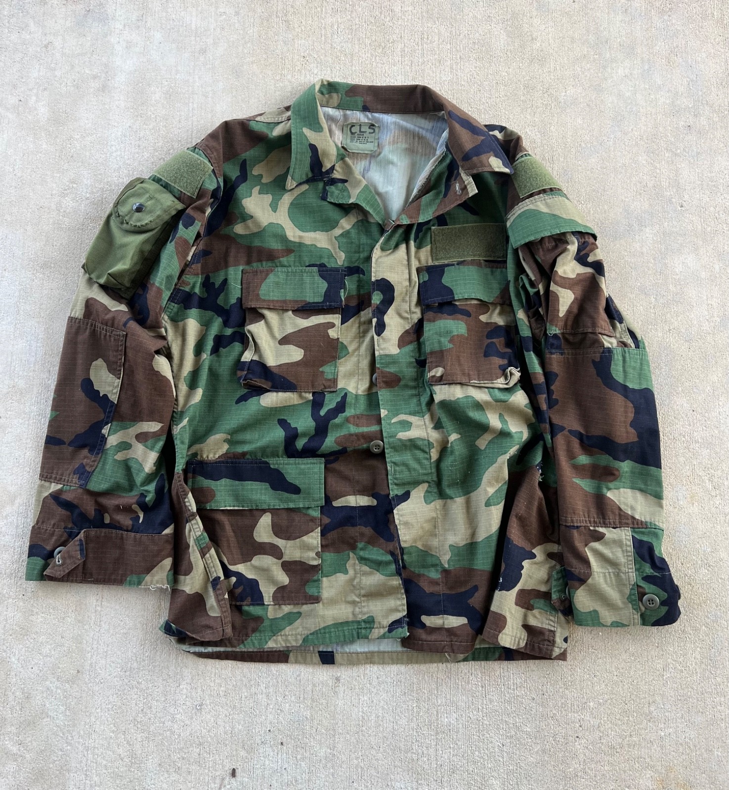 Large reg raid modded 1995 woodland BDU shirt with LBT strobe oldgen seals gwot