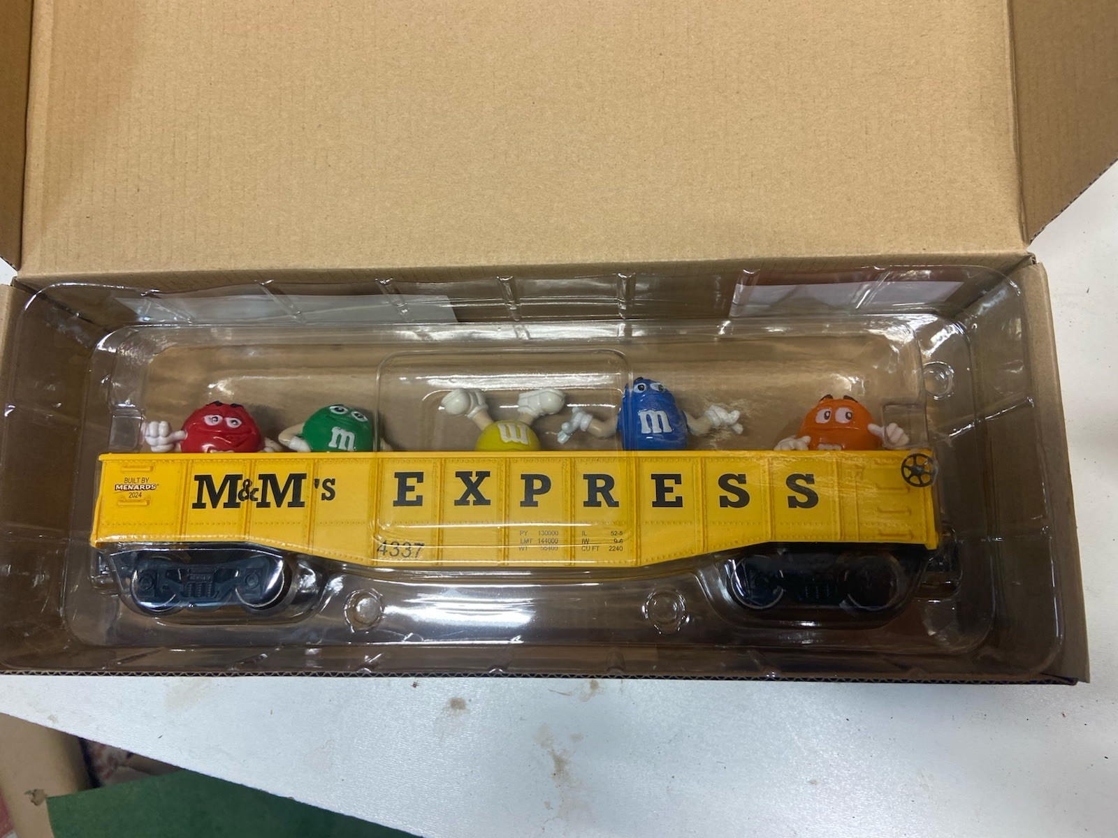 M&M\'s O Gauge Express Yellow Gondola Train Car w/ Five M&M\'s Characters Candy 
