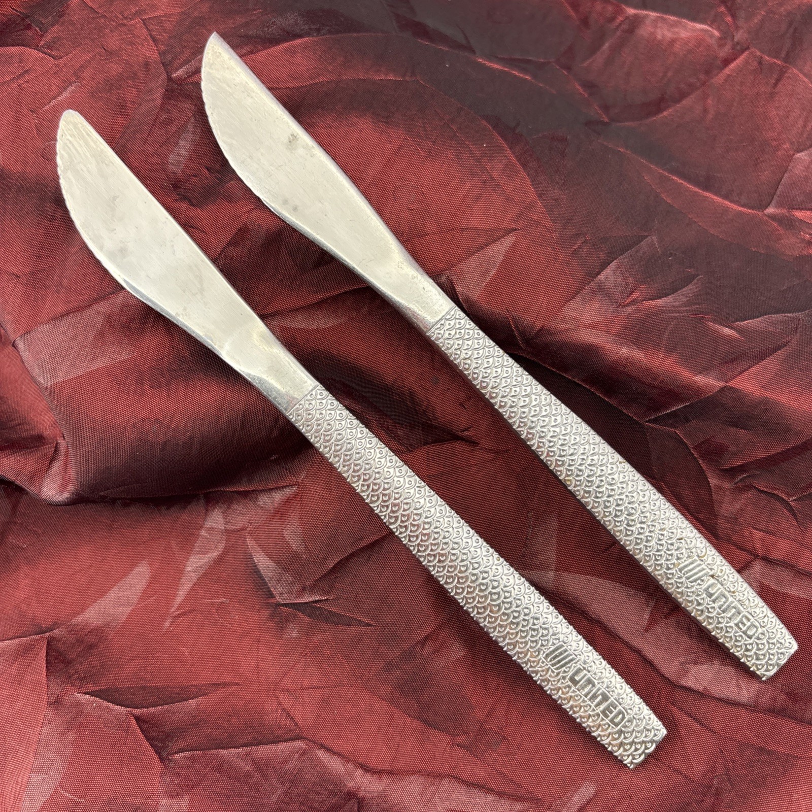Vintage United Airlines Silverware Fish Scale Flatware Dinner Knives Lot of 2