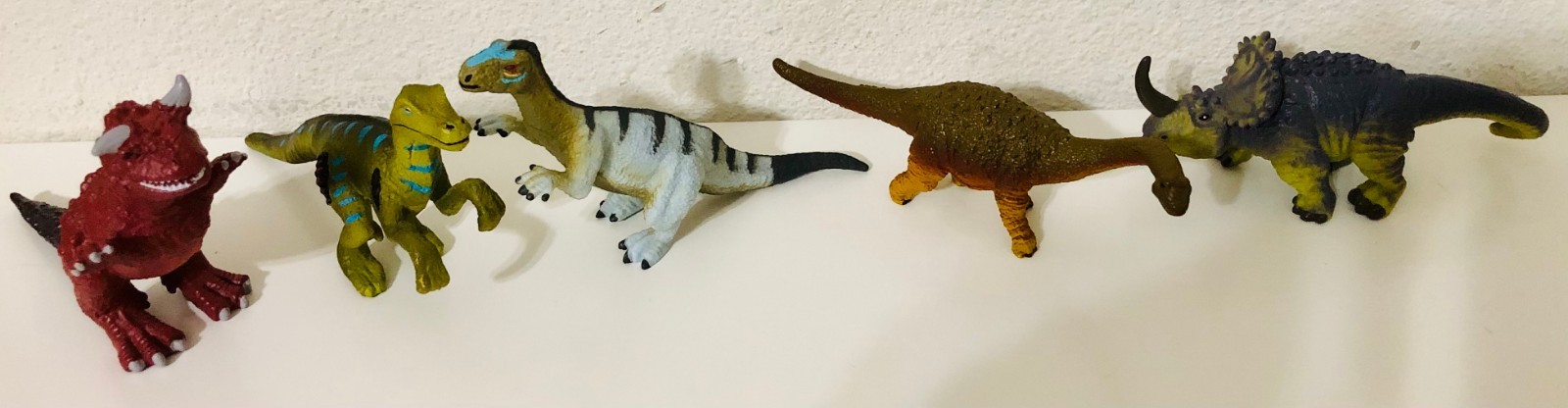 Lot of 5 Disney Animal Kingdom DINOSAUR/Countdown to Extinction Ride Figures.