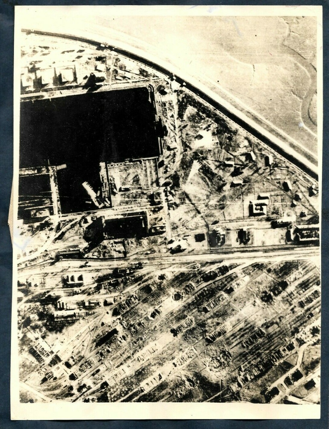 WWII REMARKABLE VIEW RAF AIR RAID WILHEMSHAVEN AMMO DEPOT GER 1943 Photo Y 244