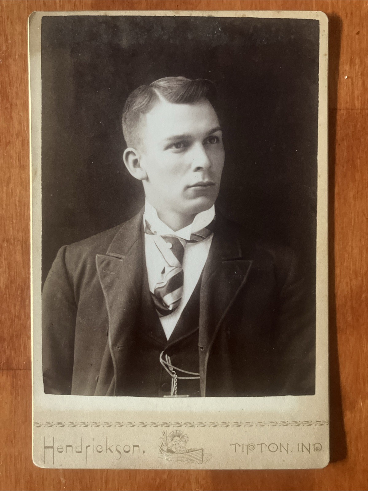 Dashing Man Fashion Suit Beautiful Backstamp Antique Photo Cabinet Card IN