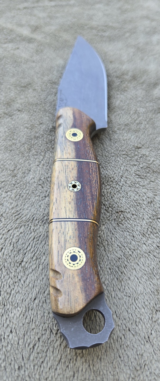 Half Face Blades Very Rare Early, Pheasant Wood, Double Split, Over Sized Pins.
