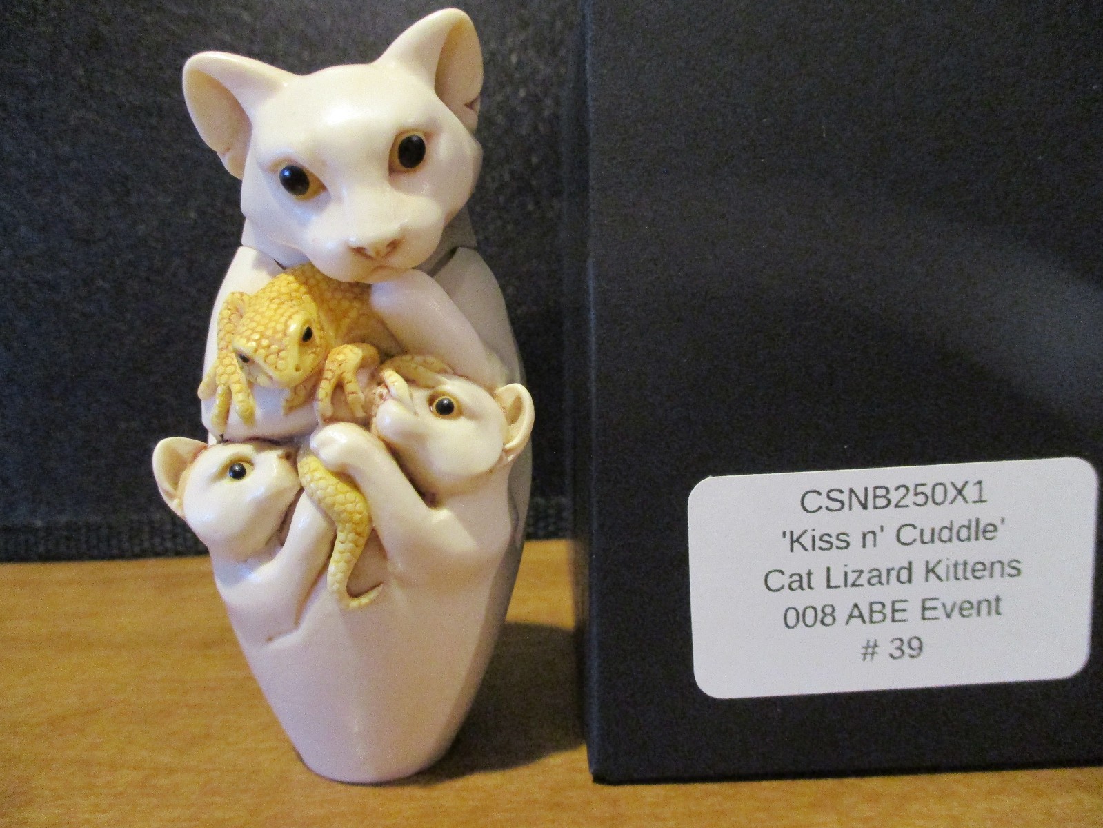 Harmony Kingdom Adam Binder Kiss n' Cuddle Cats with Lizard UK Made Box Figurine