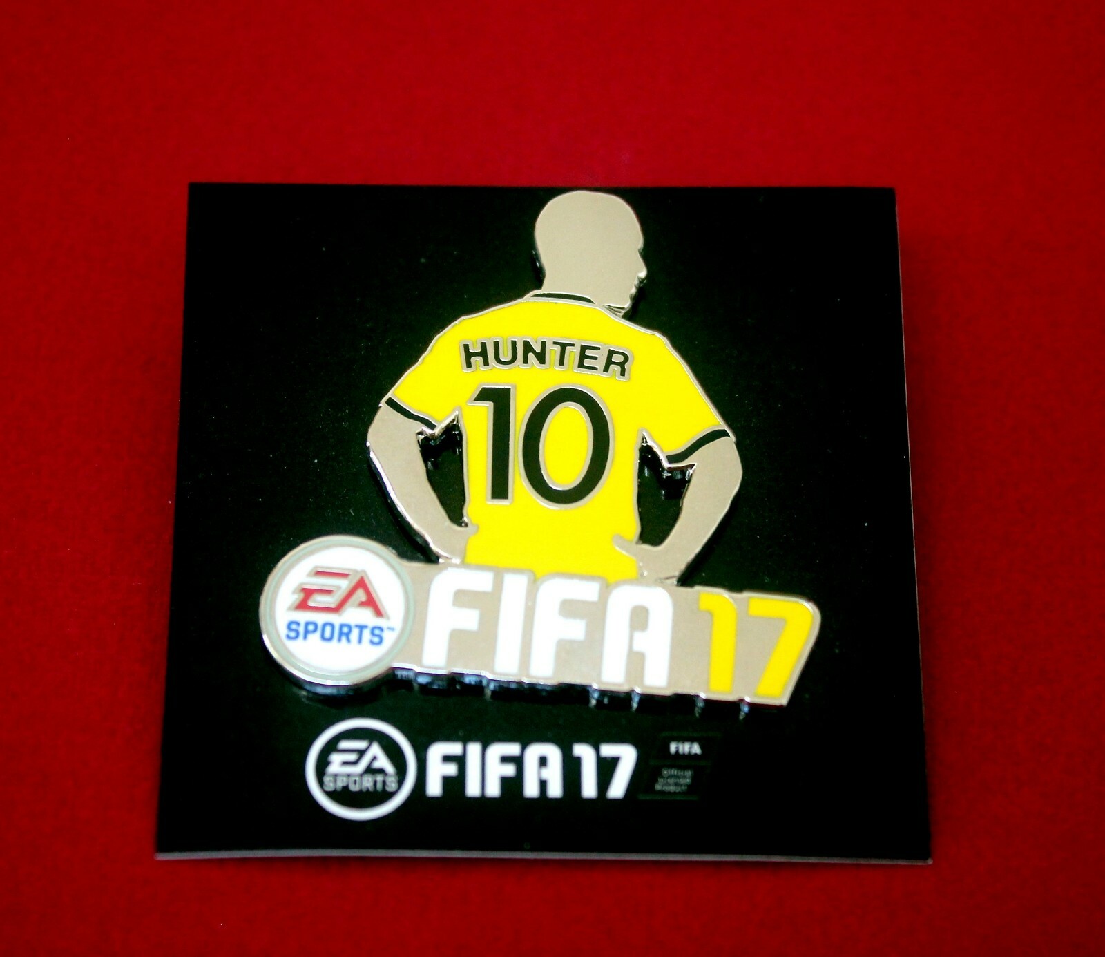 EA Sports FIFA 17 Soccer Player Pin Badge - #10 HUNTER