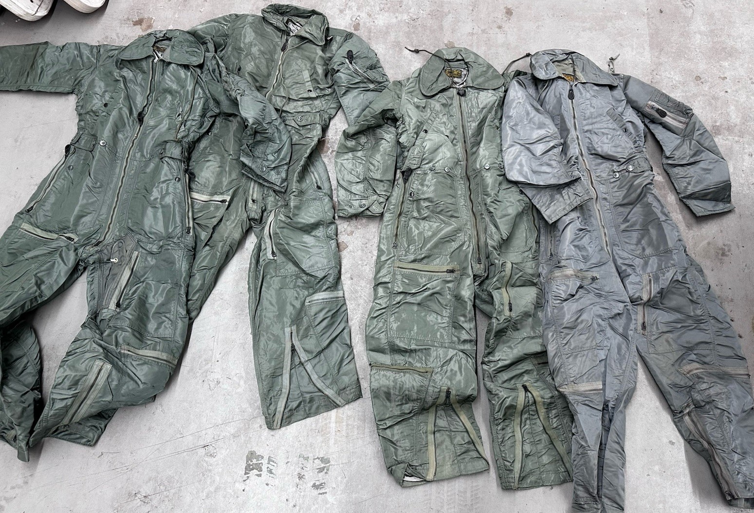 Lot Of 4 USAF Type CWU I-P Men’s Flying Coveralls Size Small Long New Oldstock