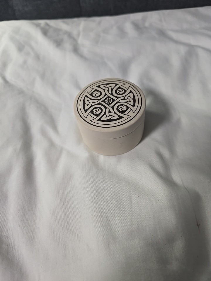 TOUCHSTONE Pottery Beige CELTIC  Round Shape Pill Trinket Box Nova Scotia