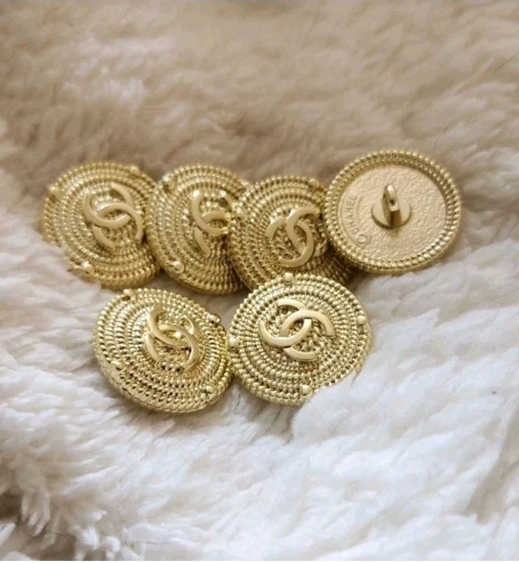 Reserved a bundle STAMPED lot of 6 Designer White Button Metal 23mm