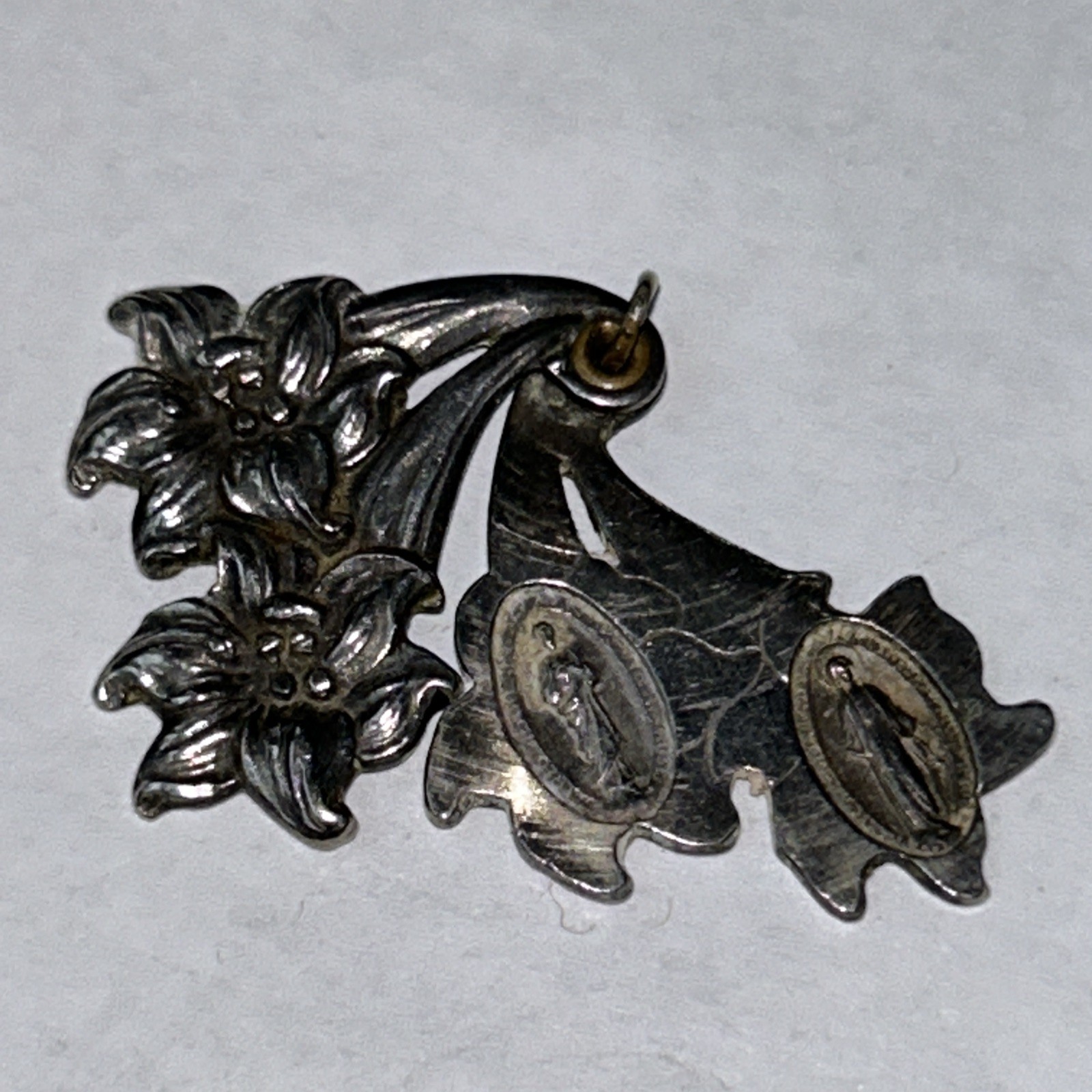 VINTAGE STERLING SILVER Lillies RELIGIOUS SLIDE LOCKET MEDAL CHARM