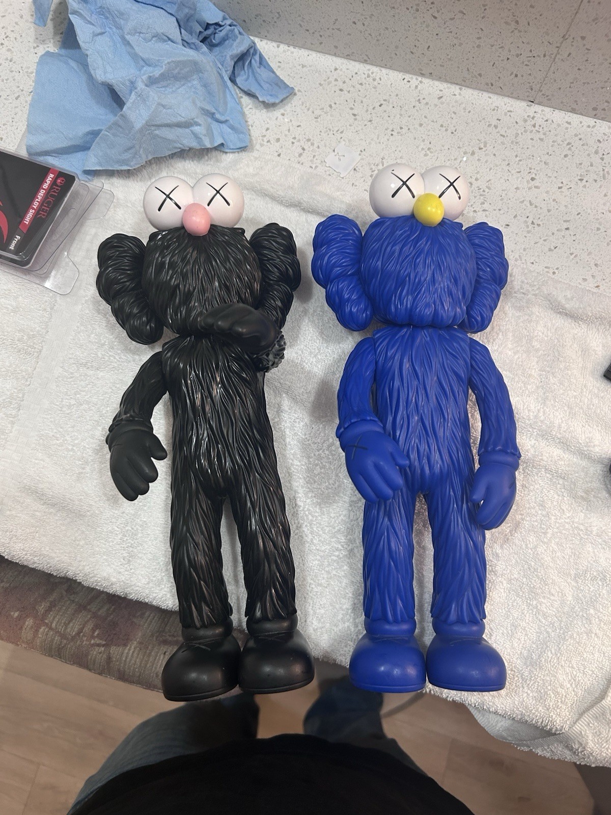 KAWS BFF Open Edition Vinyl Art Toy Figures Black/Blue 2-Pack 2017. Or 290 ea.
