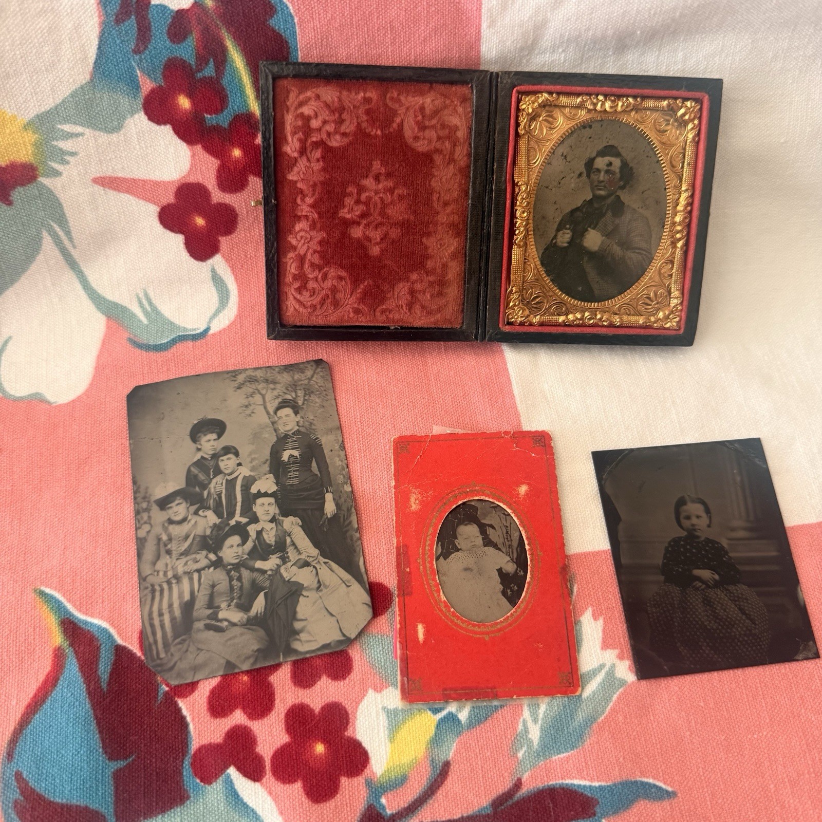 Antique Victorian Tintype Photograph Lot 4 Photos Cased Ambrotype 1860s￼