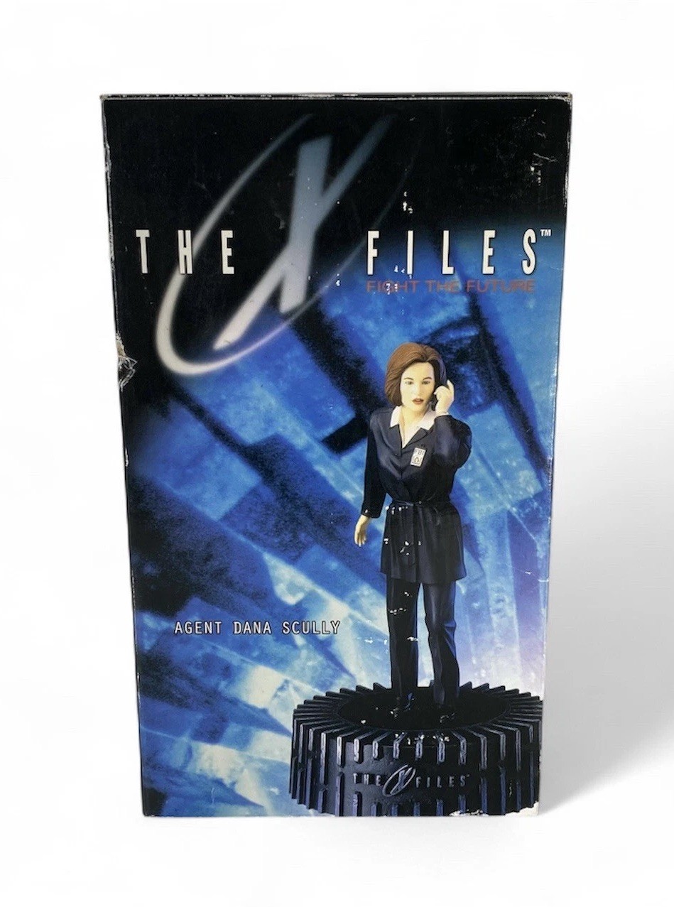 Dark Horse - The X-Files Fight the Future Agent Dana Scully 12
