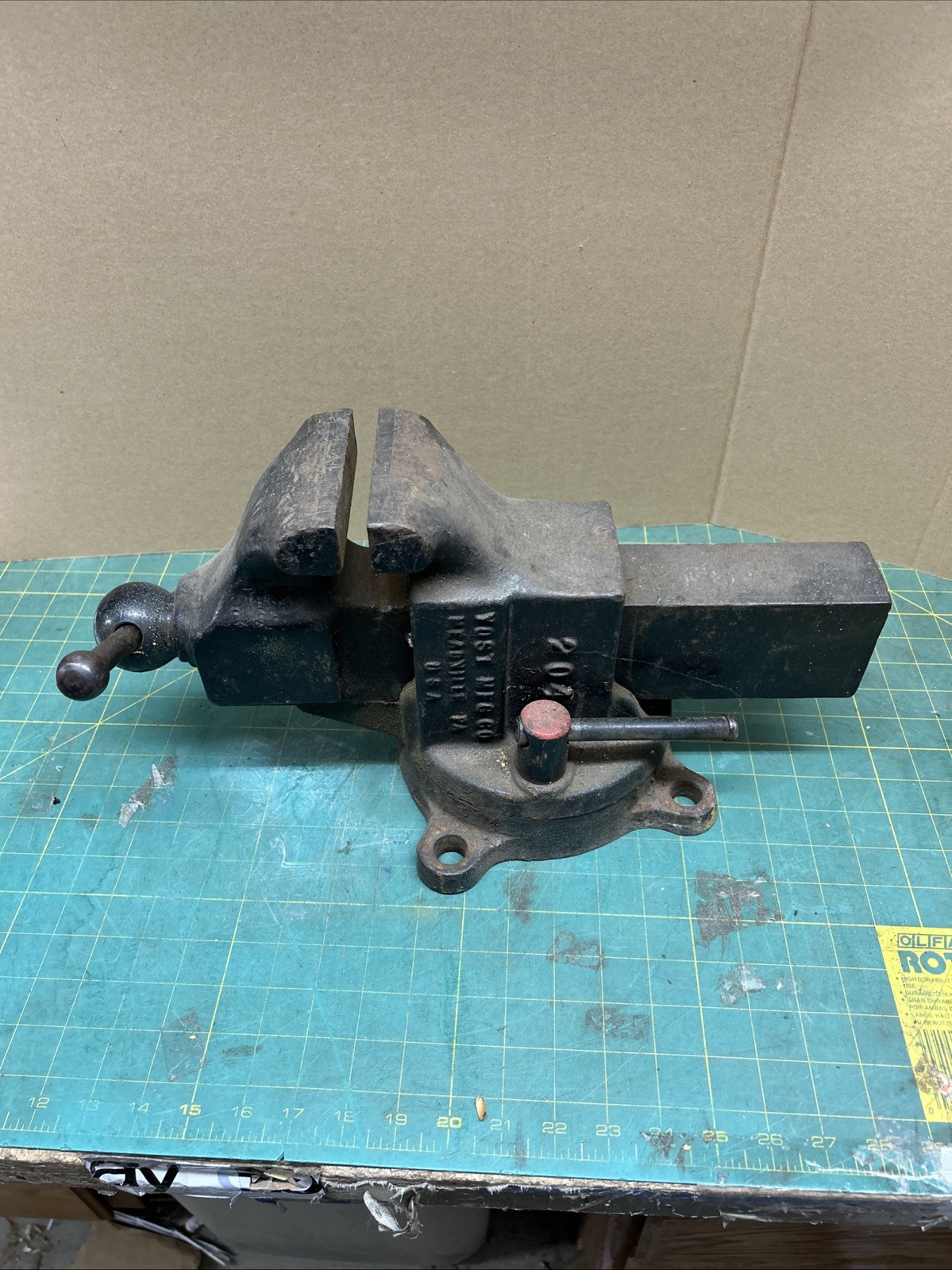 Vintage Original YOST Mfg. Co. Model 204 Bench Vise W/ 4\