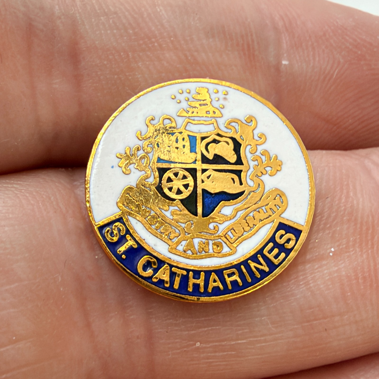 St Catharines Ontario Lapel Pin Enamel Canada Coat Of Arms Souvenir Vintage