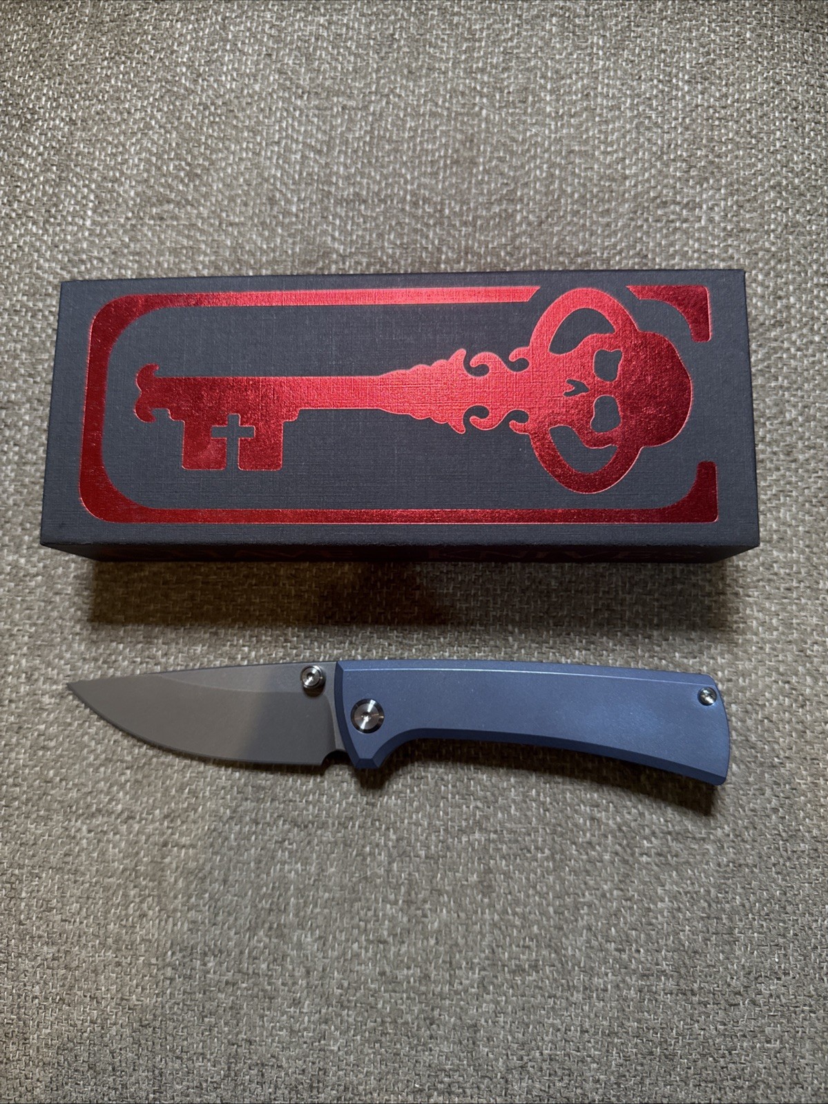Chaves Knives RCK9  Custom Blue/green factory crosshatch M390 Blade