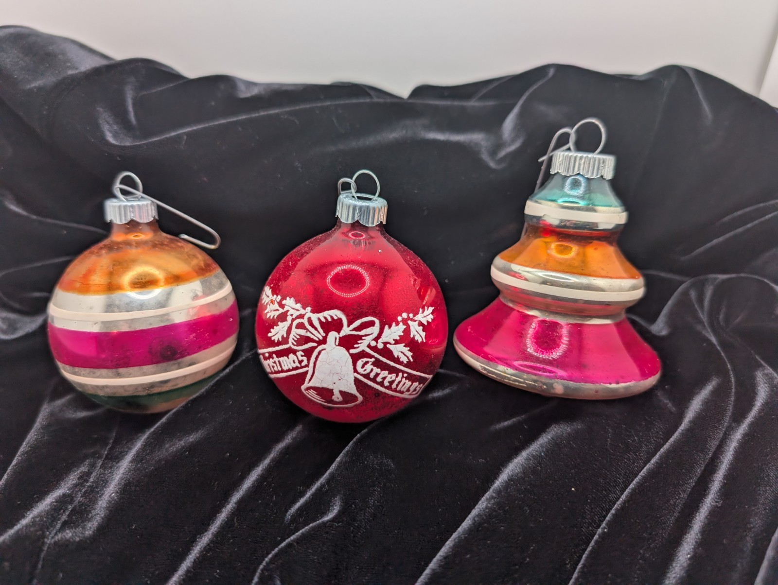 Lot Of 3 Vintage Shiny Brite Ornaments 2 Round 1 Tree