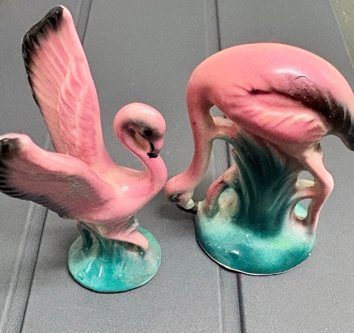 Vintage Florida Souvenir. Ceramic Flamingo Figurines Pair Set Pink & Green