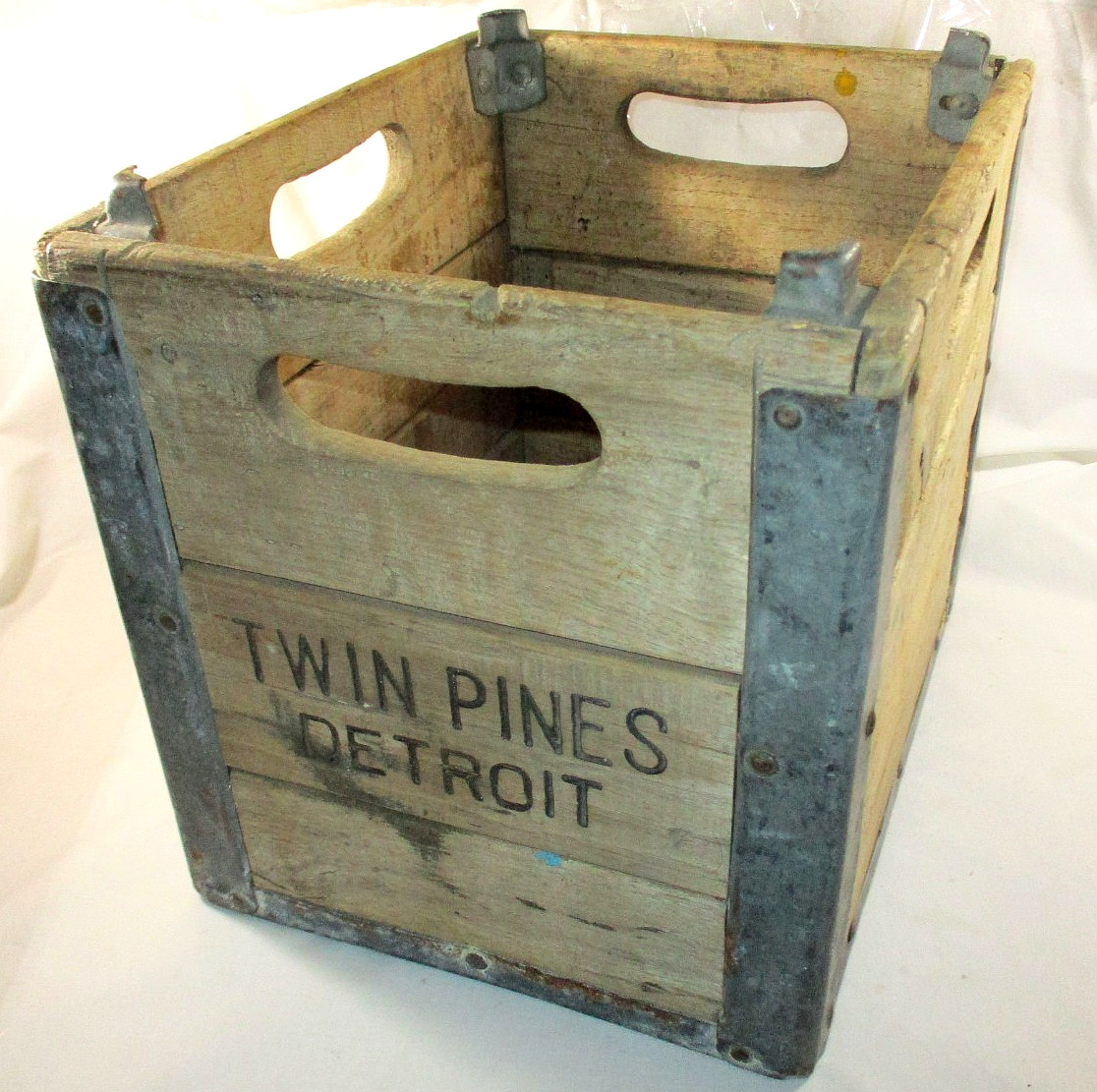 Vtg TWIN PINES DETROIT Wood & Metal Milk Crate~ Stoddard Crate~12.5x10.25x11.25
