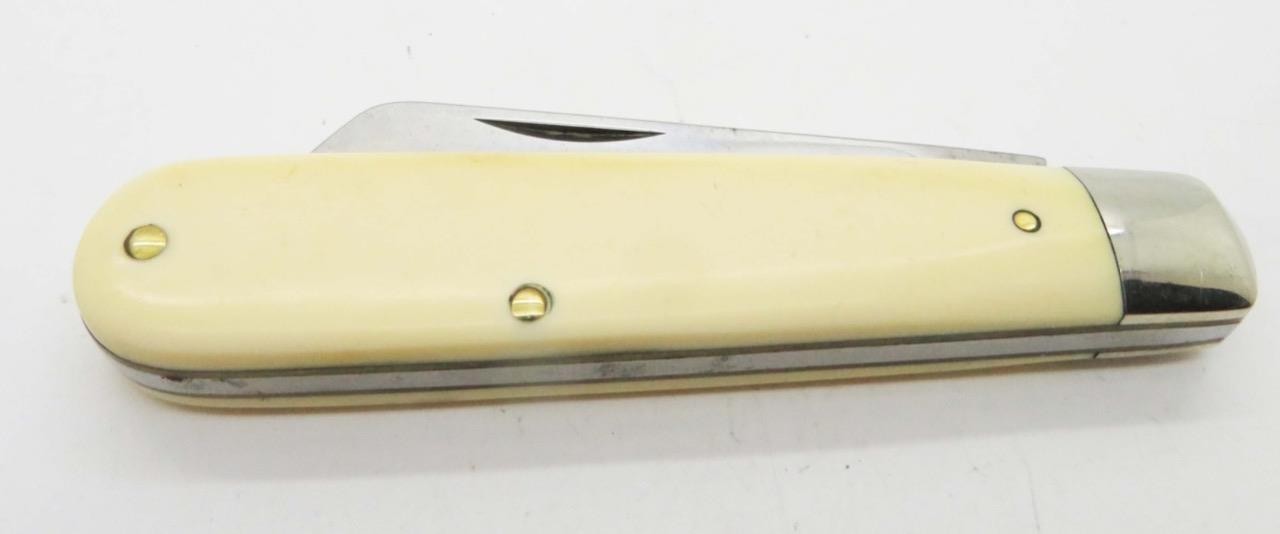 D58) NICE VINTAGE SCHRADE 175 SERRATED BLADE FOLDING KNIFE