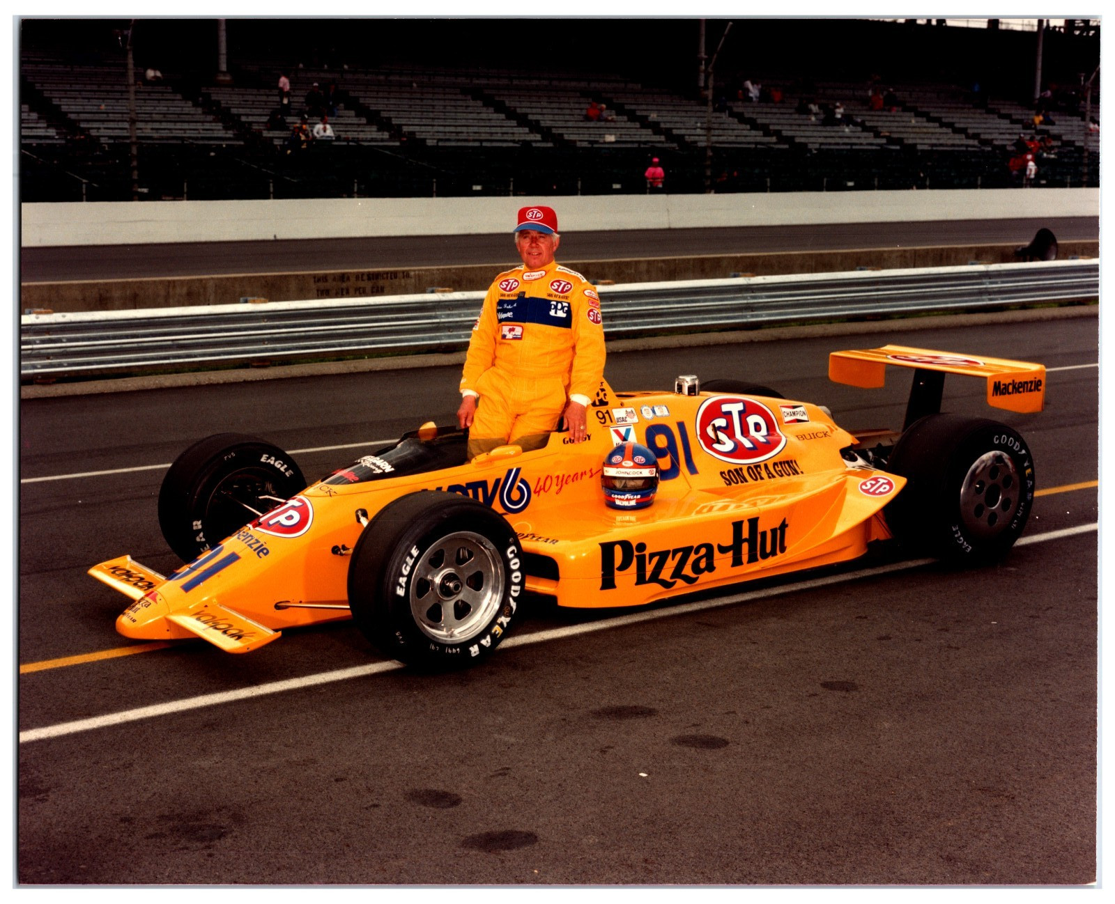 1989 Indy 500 - Gordon Johncock - Pizza Hut Buick Indy Race Car Photo (8