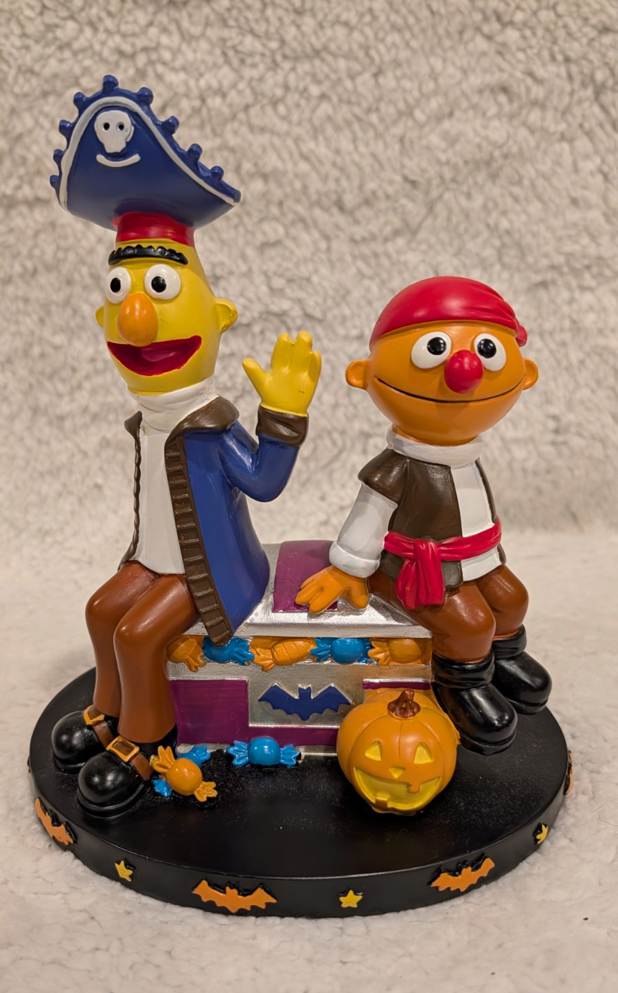 Sesame Street Bert & Ernie Pirate Halloween Figurine 8\