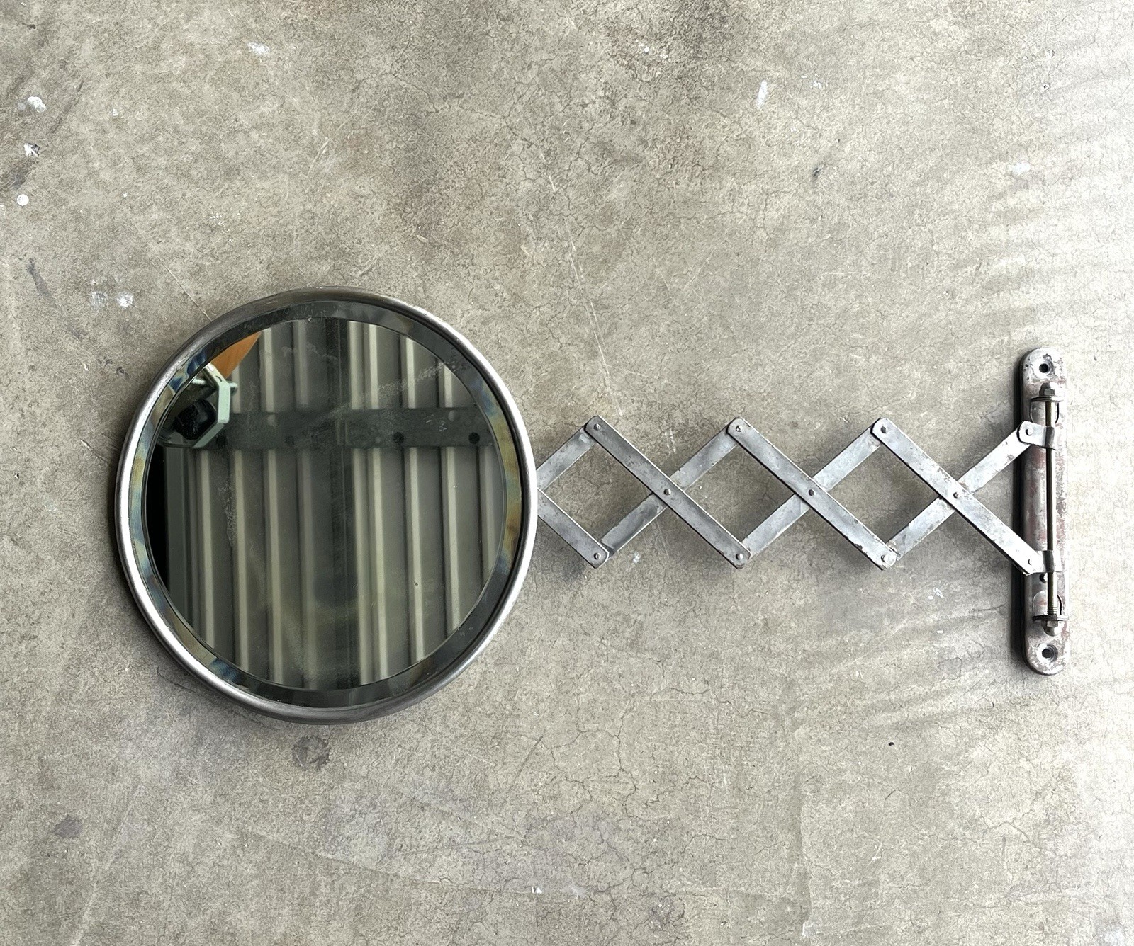 Antique 1900’s Scissor Beveled Round Mirror Barbershop Bathroom Decor