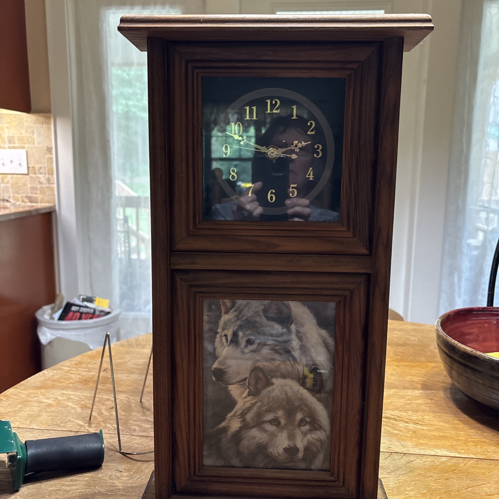 Beautiful 20in Wolf Wall Table Mantle Clock Vintage.  Battery Not Included.