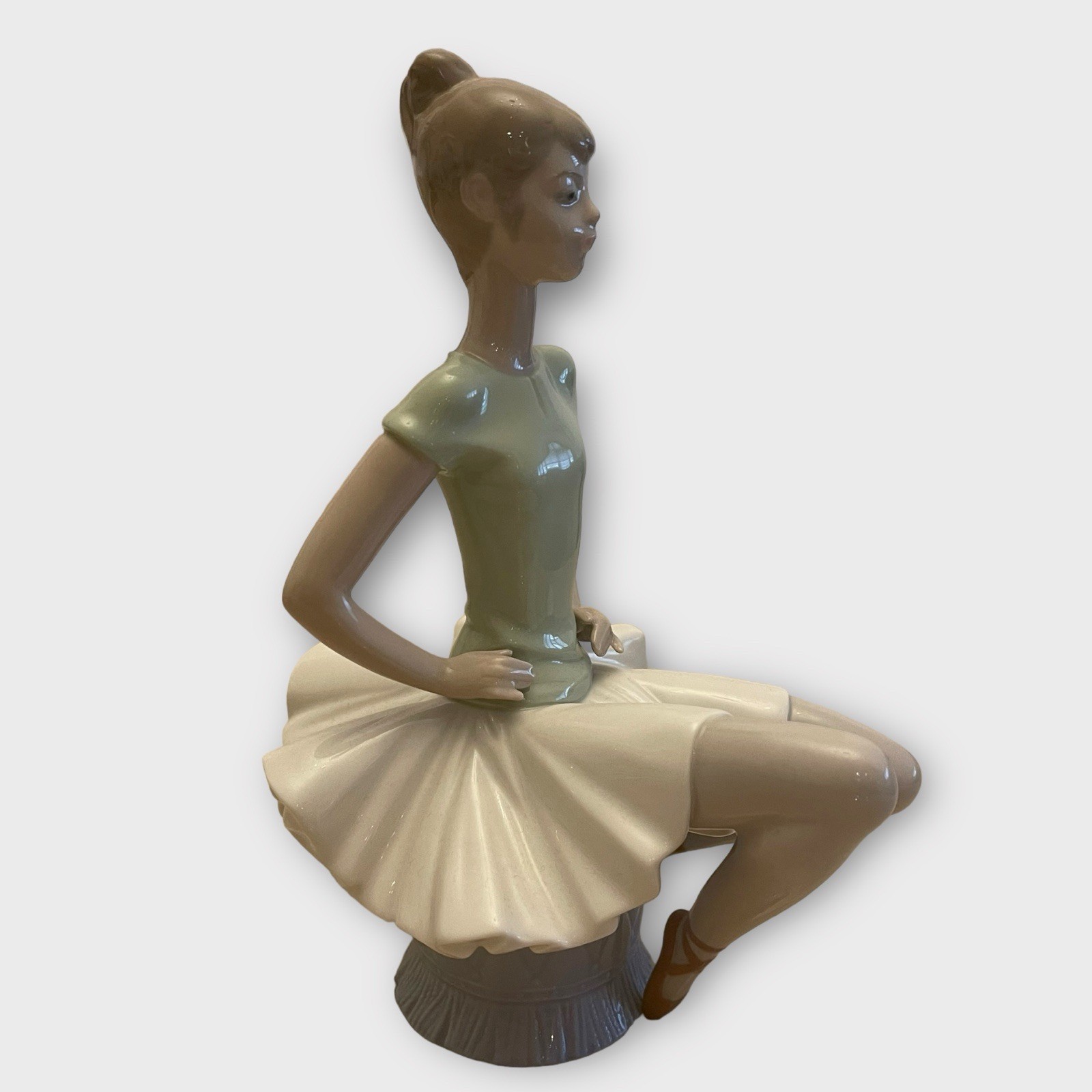 Vintage Lladro Laura Ballet Green Sitting Ballerina Girl Figurine Tutu 1978