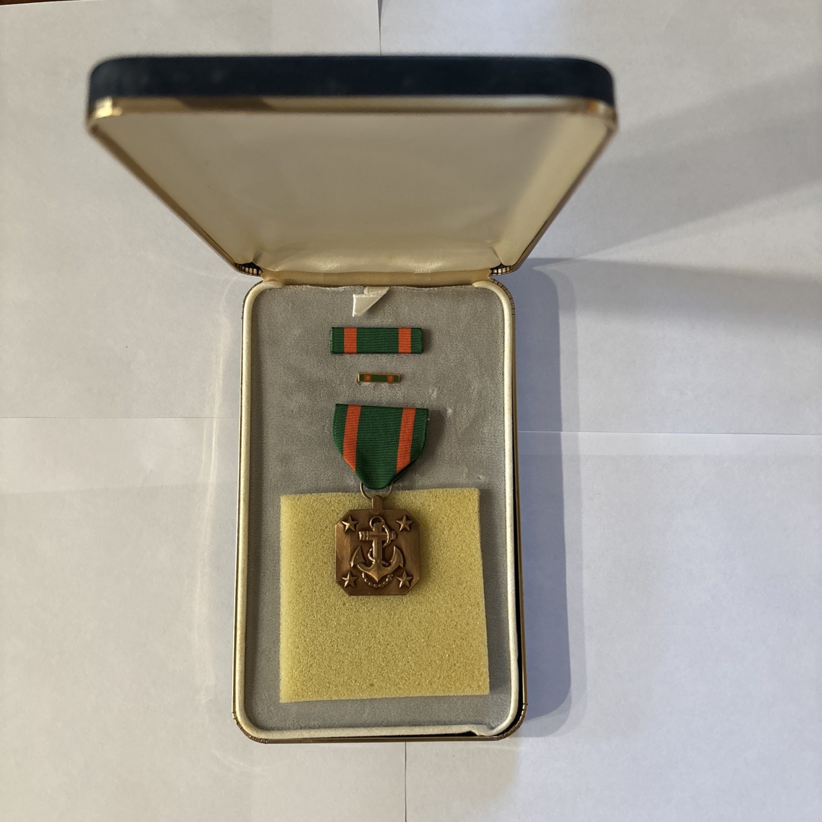 Vintage US Navy & Marine Corps Achievement Medal Set with Ribbon Pin & Case