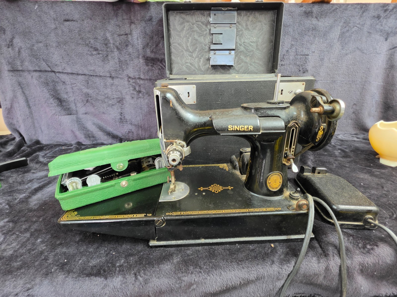 Vintage 1952 SINGER FEATHERWEIGHT 221 Sewing Machine w/ Case - Works