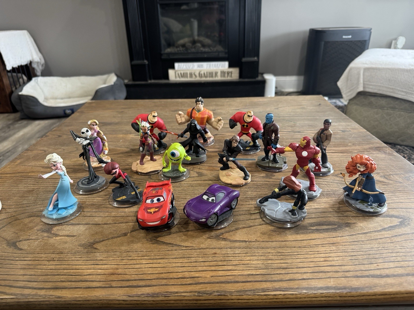 Disney Infinity, 2.0, 3.0 total of 18 figures