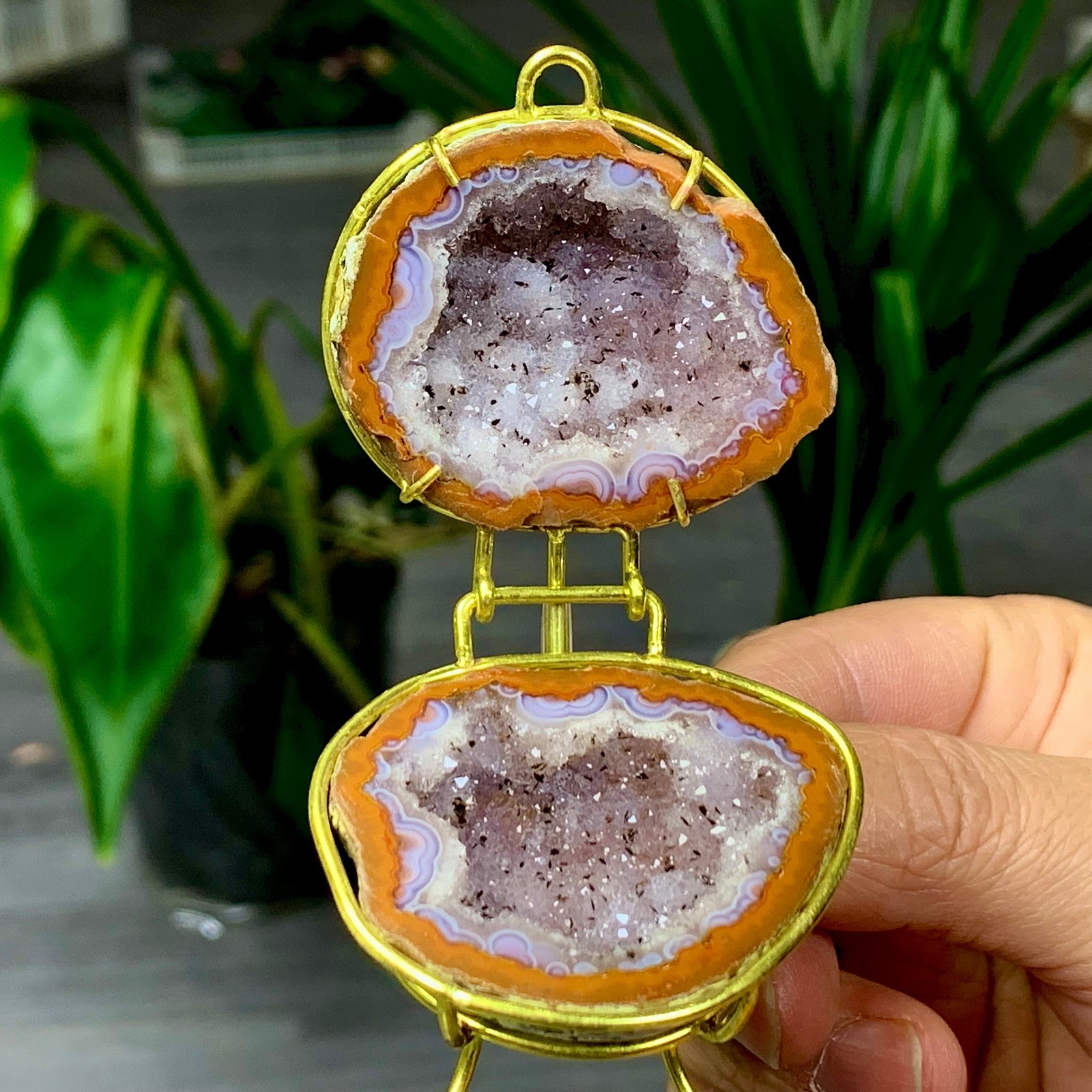 65G Natural Warring States Red Agate Amethyst Symbiotic Cave Crystal Specimen