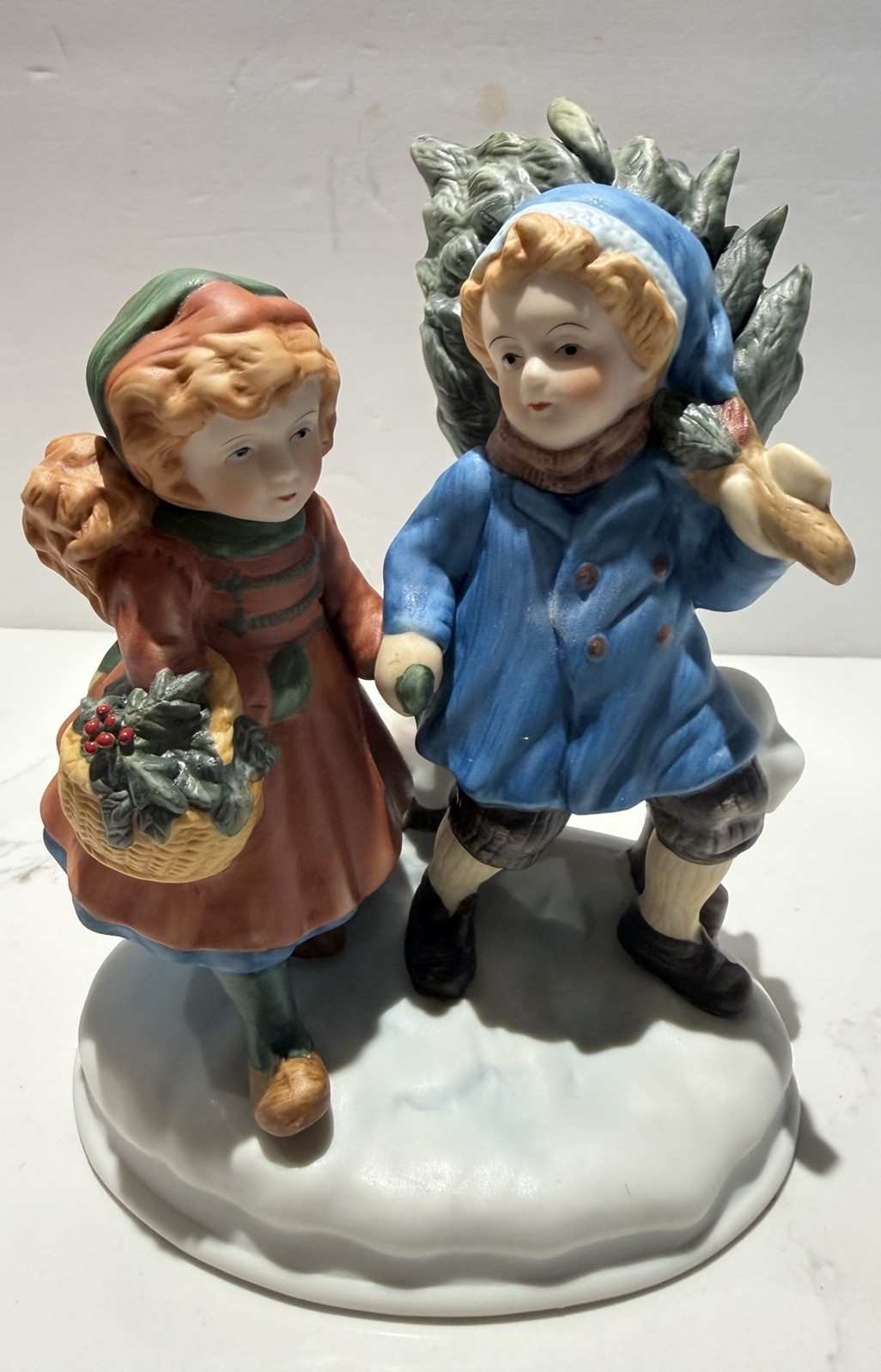 VTG 1981 Avon Sharing Christmas Spirit Porcelain Figurine Decor Tree w/box MINT