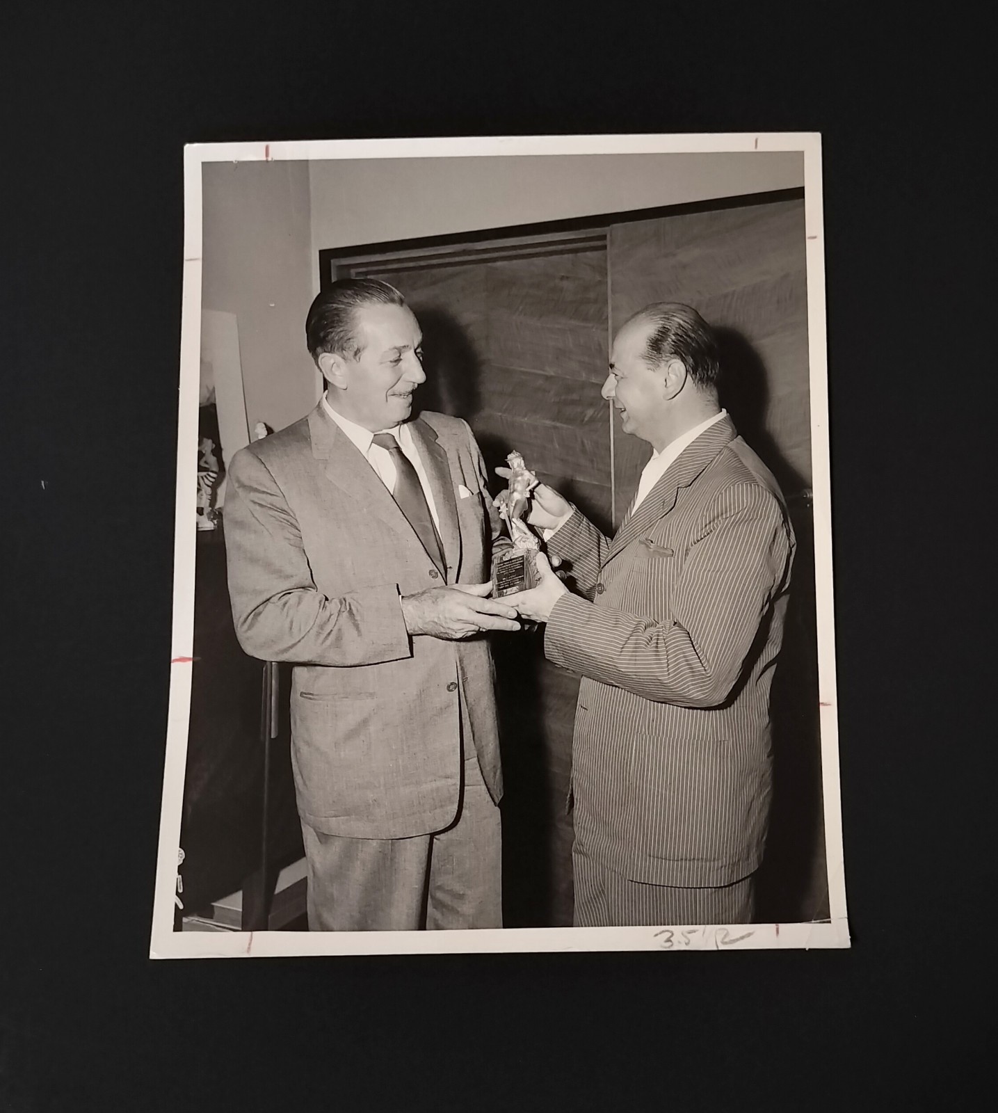 VTG 1956 Walt Disney Type 1 Press Photo & Press Clipping Receiving Gold Award