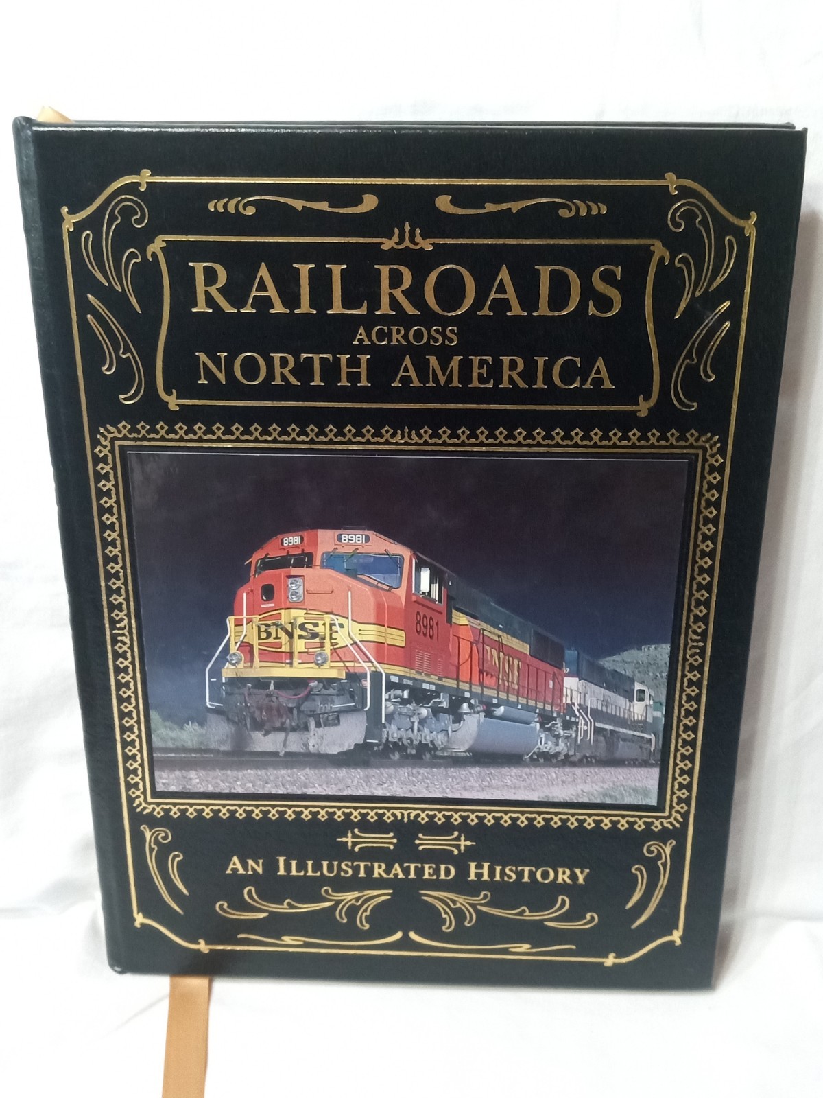 Railroads Across North America An Illustrated History    Wiatrowski HC Crestline