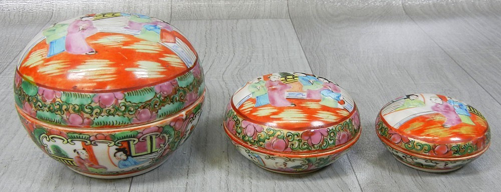 1800's Antique Chinese Famille Rose Medallion Porcelain Nesting Dresser Jars