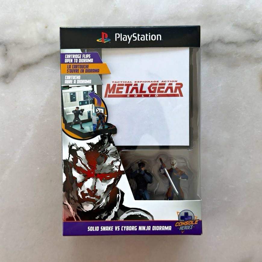 PlayStation Metal Gear Solid Snake vs Cyborg Ninja Diorama Console Heroes