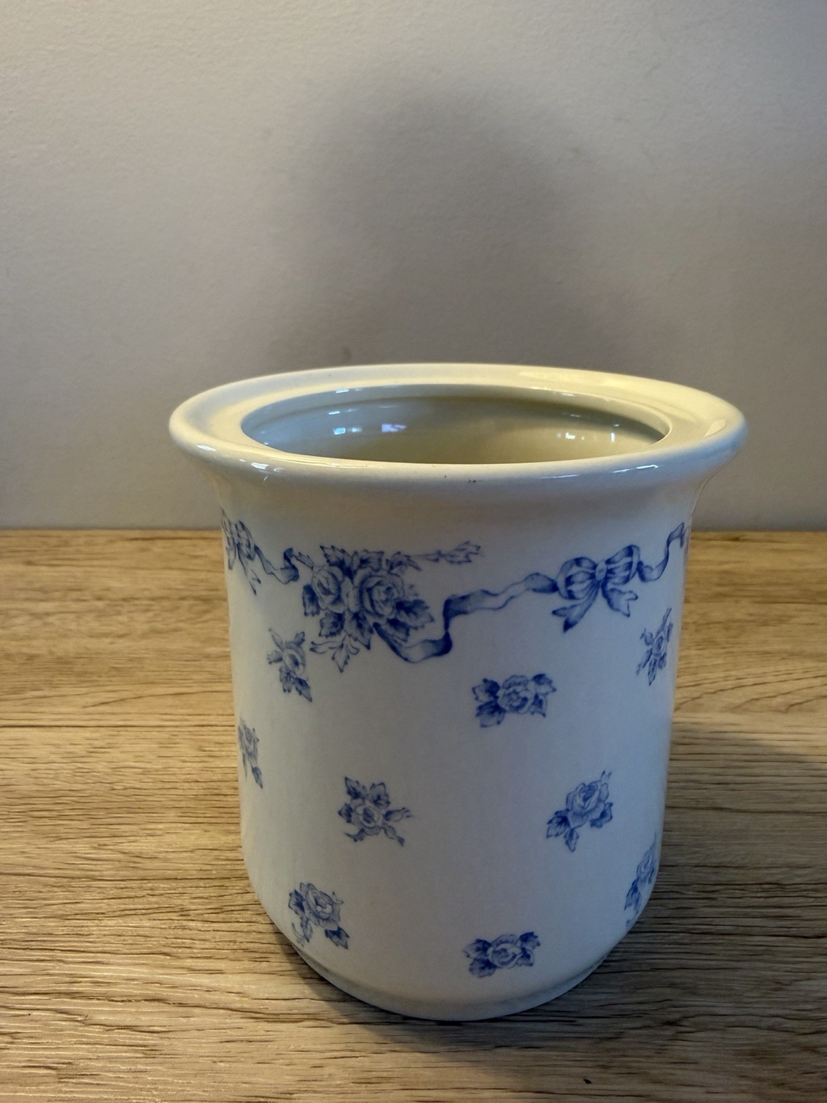Laura Ashley Blue Ribbon and Flowers Covered Jar, Vanity Beauty Vintage Bow
