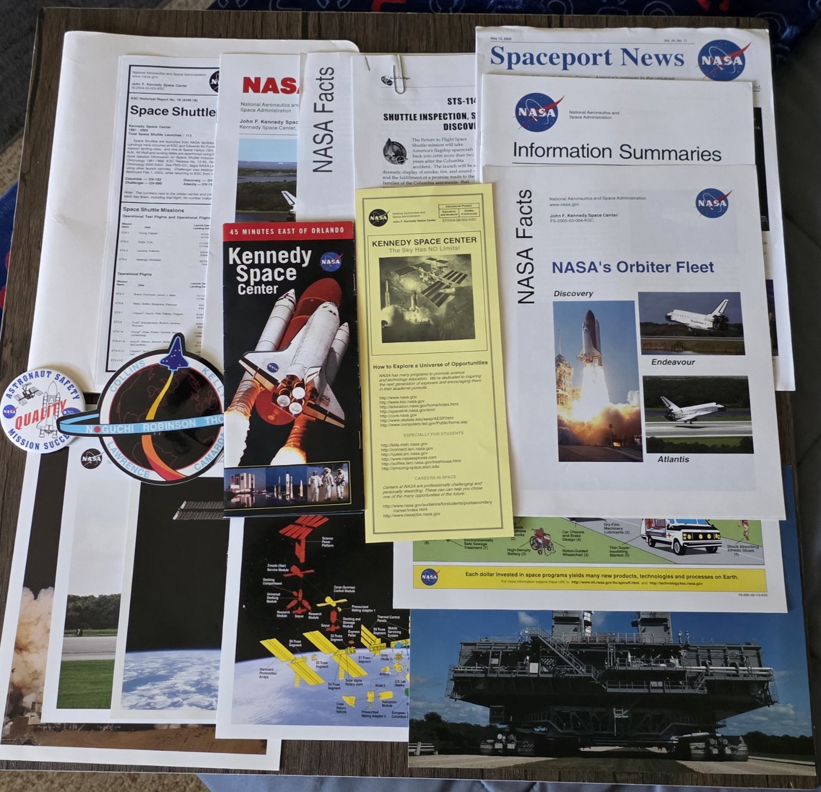 2000s NASA Kennedy Space Center Souvenir & Information Packet Discovery Shuttle