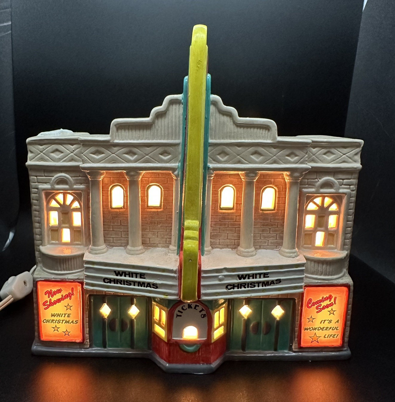 Dept 56 The Original Snow Village The Paramount Theater  Item 5142-0 (SVG06)