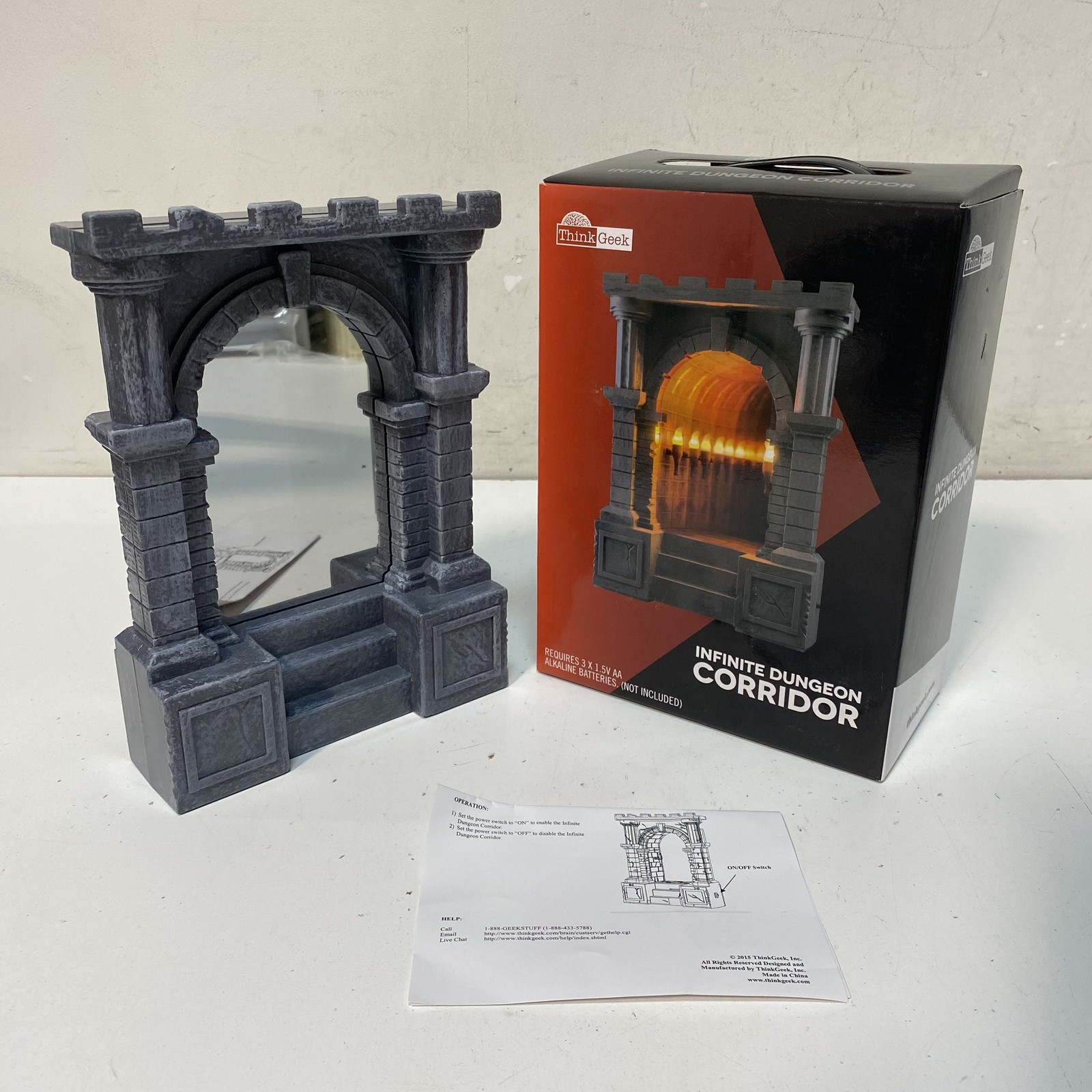 ThinkGeek Infinite Dungeon Corridor Infinity Mirror Led Stone Archway Boxed