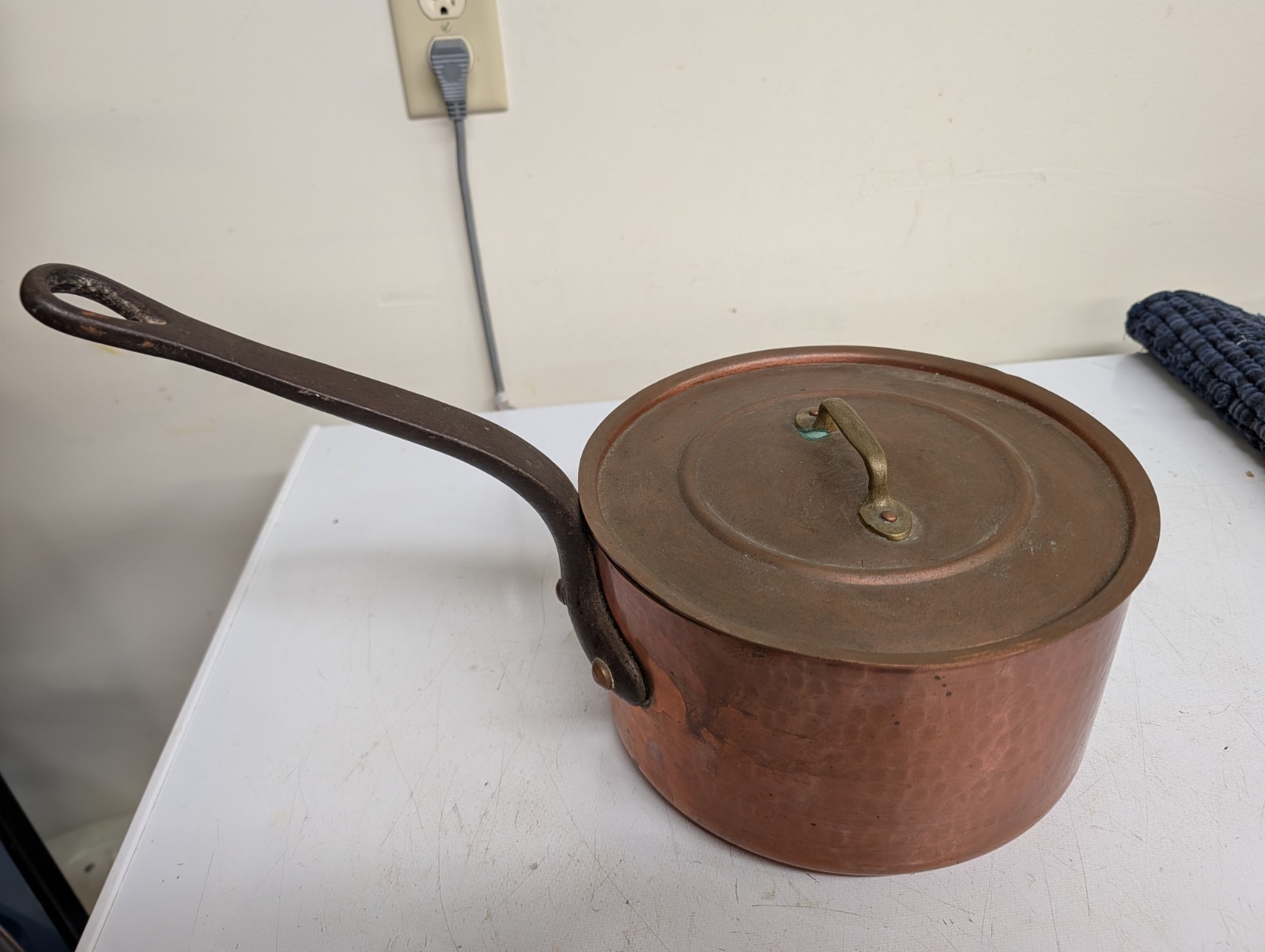 Vintage French Hammered Copper Saucepan With Lid 8\
