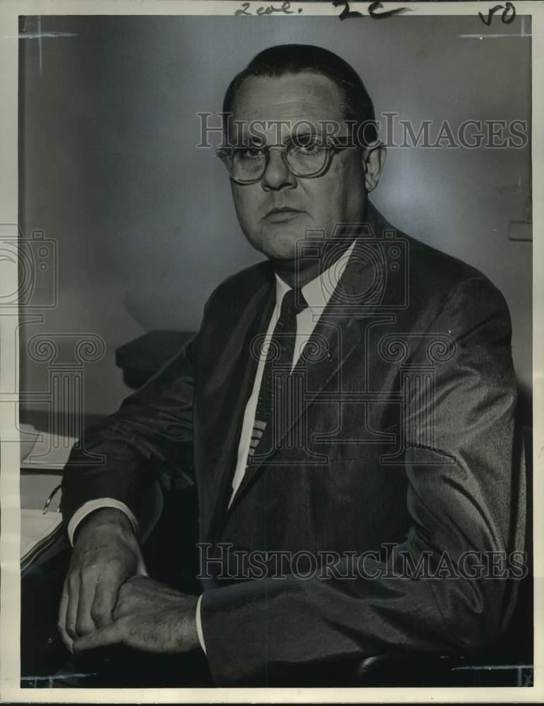1963 Press Photo Dr. Walter Unglaub explains the success of a 7-year project