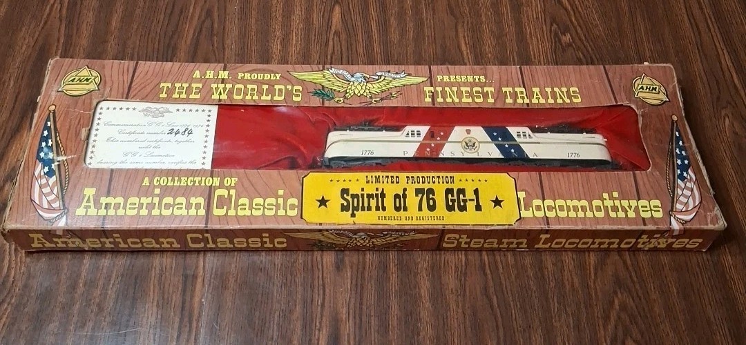 AHM  HO Scale - BICENTENNIAL Spirit of '76 - GG-1  - Locomotive COA # 2484 