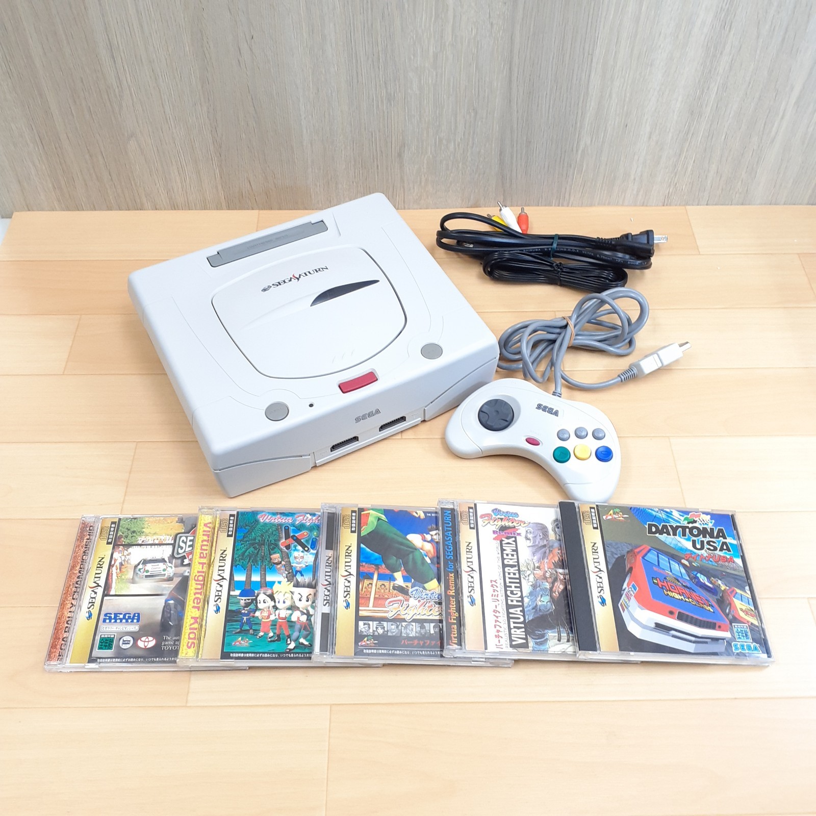 Japanese Sega Saturn Console Bundle with 5 Games DAYTONA USA HST-3220 White